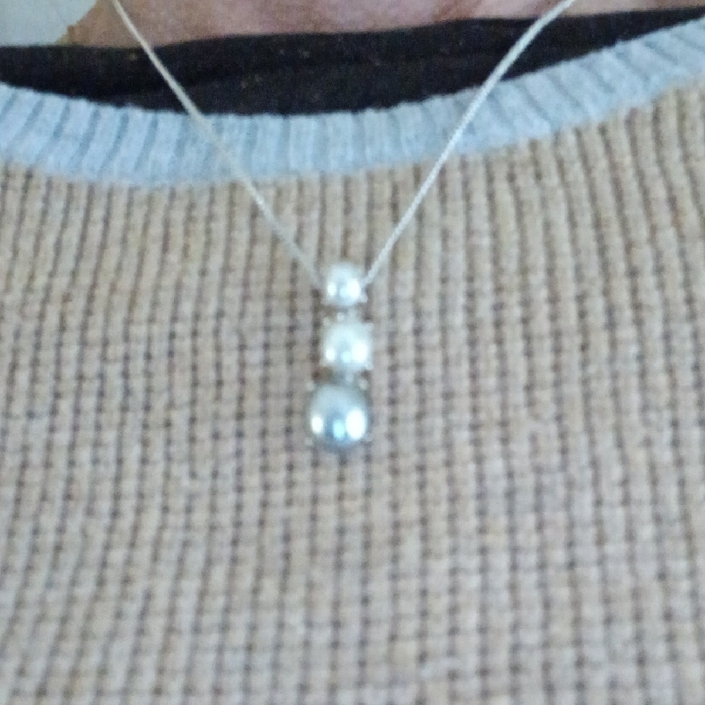 Elegant Silver Pearl Trio Pendant Necklace - Women Jewelry
